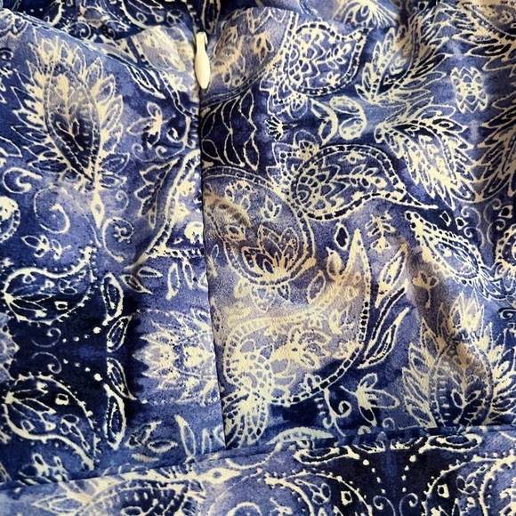 NWT Aqua Women’s Paisley Handkerchief-Hem Dress in Blue/White Paisley - Picture 10 of 10
